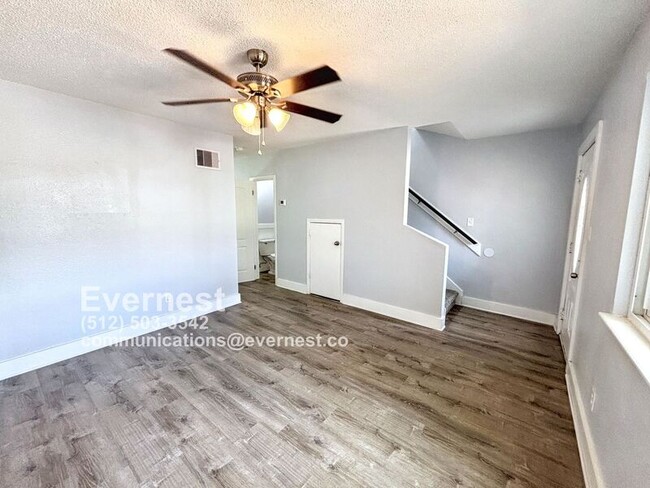 Building Photo - 10905 Elm St