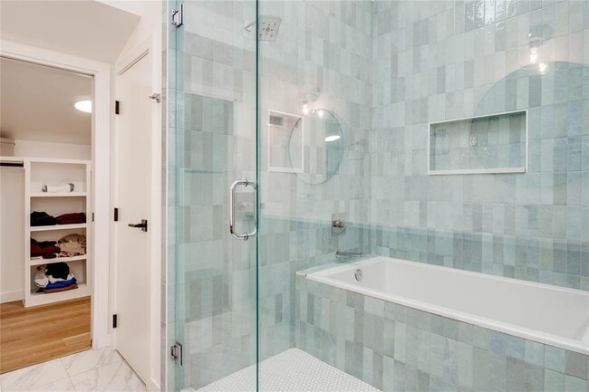 Building Photo - 1208 Luna St