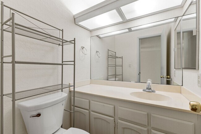 Building Photo - Pet Friendly Pearl City Townhouse with A/C