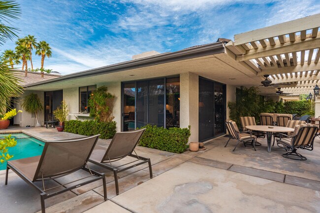 Building Photo - 3 Cornell Dr