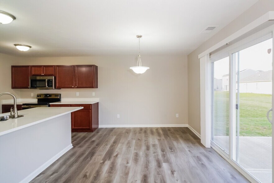 Building Photo - 8024 Bach Dr