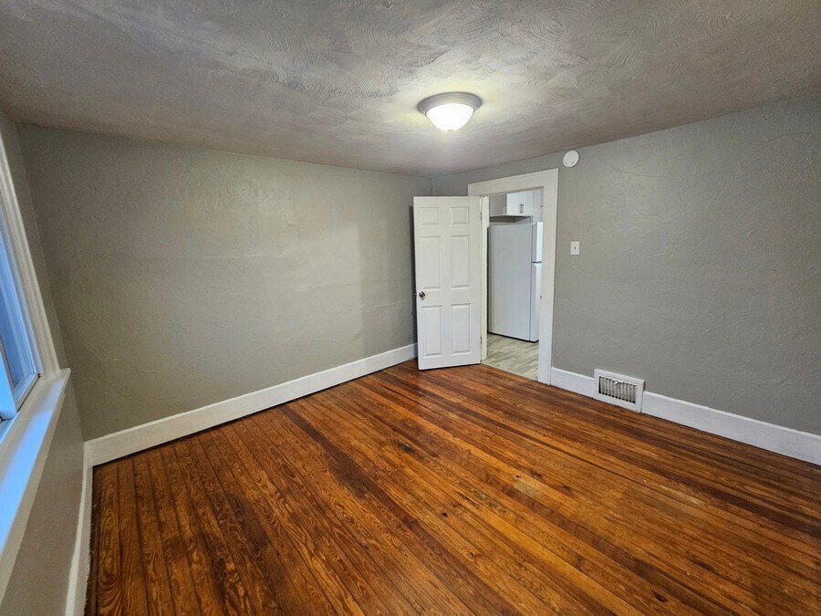 Building Photo - 811 E 29th St