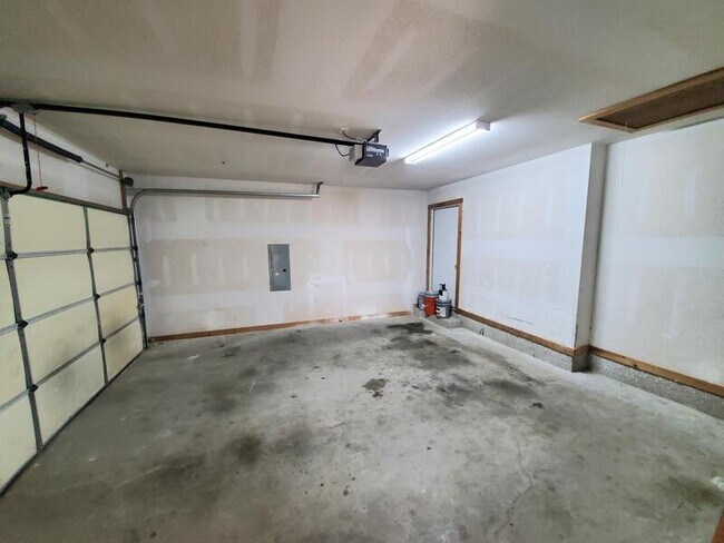 Building Photo - 2728 McDonald Rd