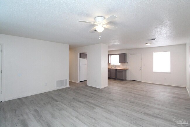 Building Photo - 2217 Kingfisher Way