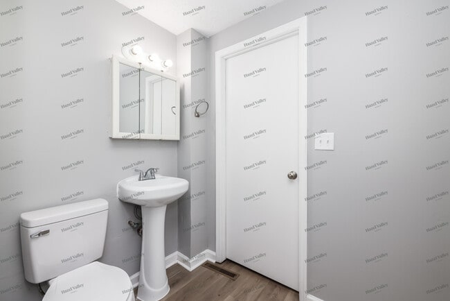 Building Photo - 705 Peach Orchard Dr