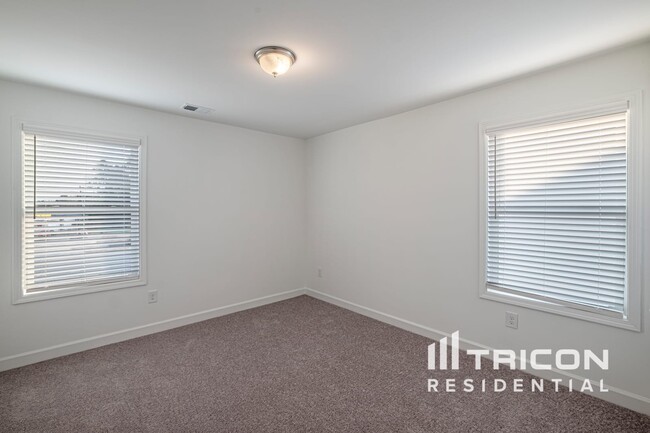 Building Photo - 181 E Rdg Wy