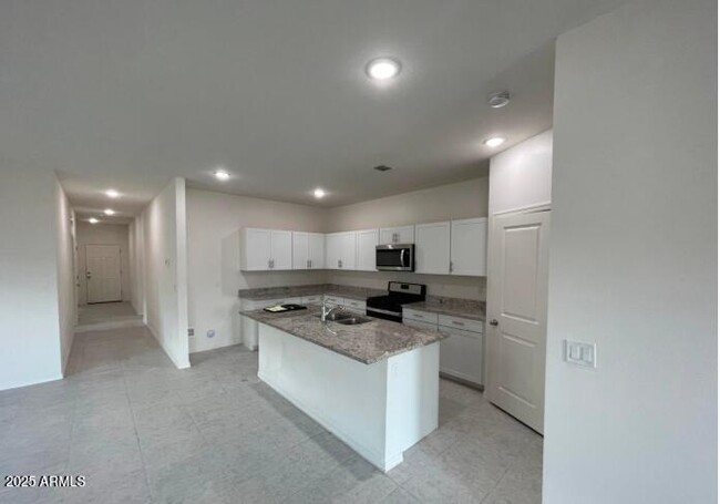 Building Photo - 19142 W Elm St