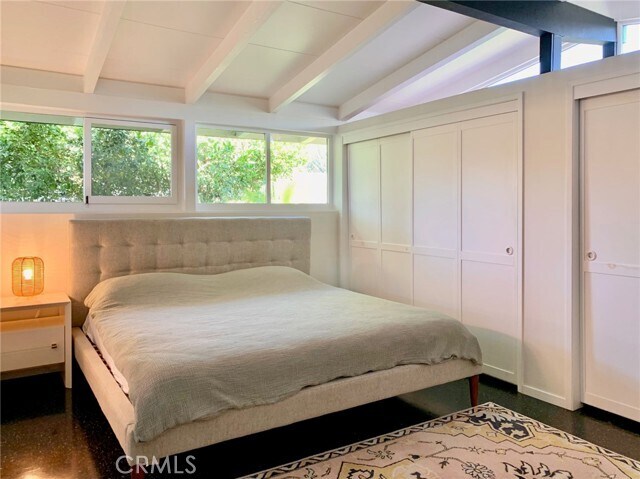 Building Photo - 3168 Stevely Ave