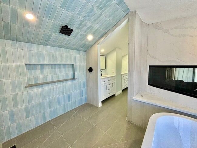 Building Photo - 108 Los Feliz St