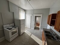 Building Photo - Large 2 Bedroom Apartment
