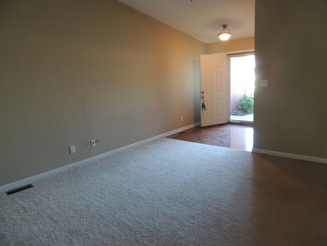 Building Photo - Dream townhouse in the heart of North Knoxville, TN!