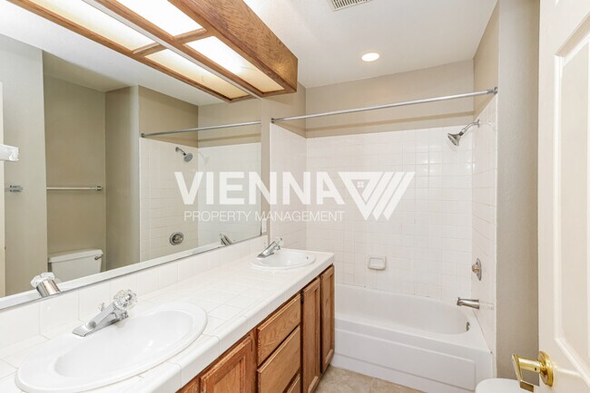 Building Photo - 441 N Lexington Dr