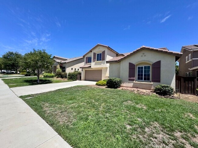 Building Photo - Beautiful Two Story 5 bedroom Home in the ...