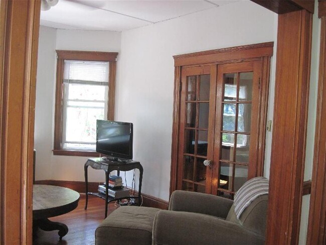 Building Photo - 95 Bartlett St