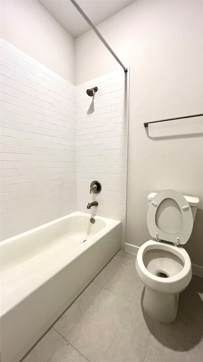 Building Photo - 212 Milas Cv