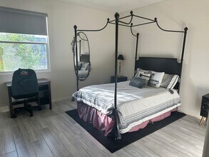 Building Photo - Renting CASITA ONLY!!!