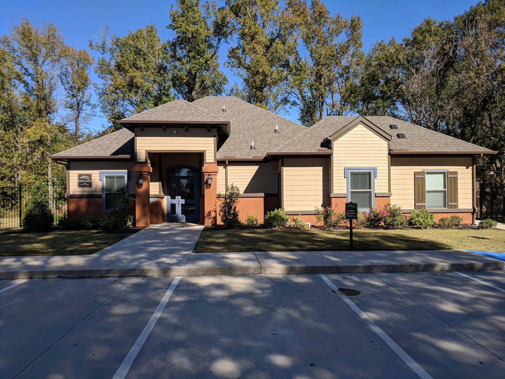 Leasing Office - 1015 Gilmer Rd