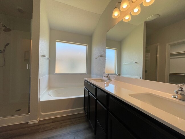 Building Photo - 301 Saddleback Trl
