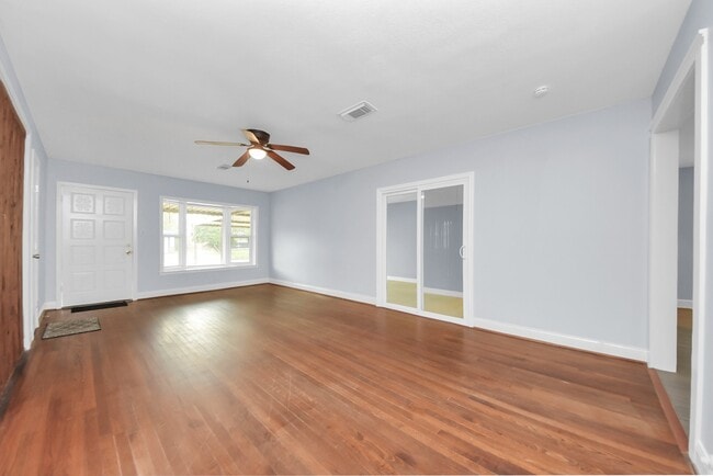 Building Photo - 6214 Diamond Ct