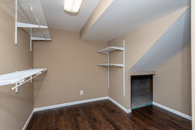 Building Photo - 720 Vista Hills Ct