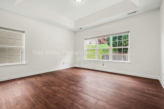 Building Photo - 2119 Baggins Ln