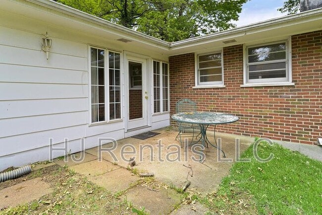 Building Photo - 160 St Benedict Ln