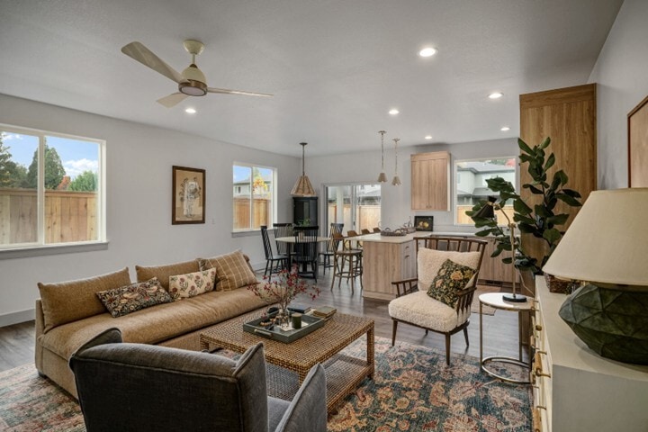 Building Photo - 1319 Oppek St NE