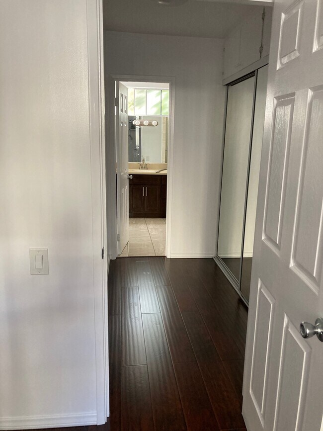 Building Photo - 1900 Grace Ave