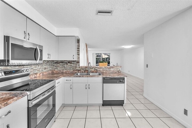 Building Photo - 800 Sorrento Dr