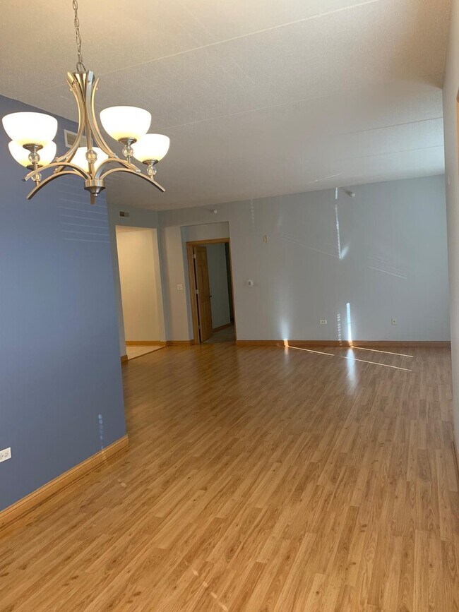 Building Photo - 101 Pointe Dr