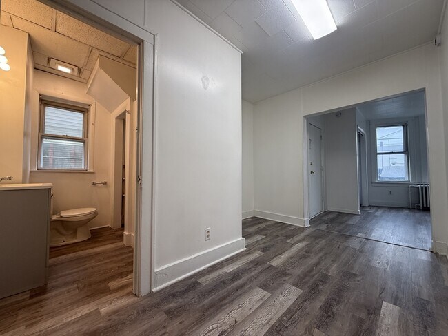 Building Photo - 292 Catherine St