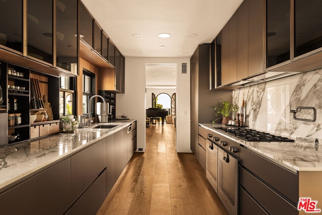 Building Photo - 972 Palisades Beach Rd