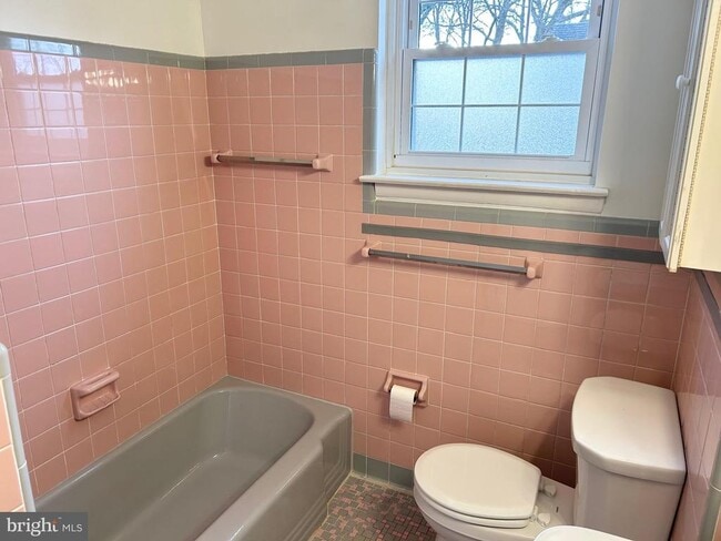 Building Photo - 1223 Drexel Ave