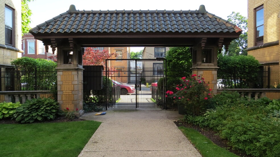 Building Photo - 3417 W Drummond Pl
