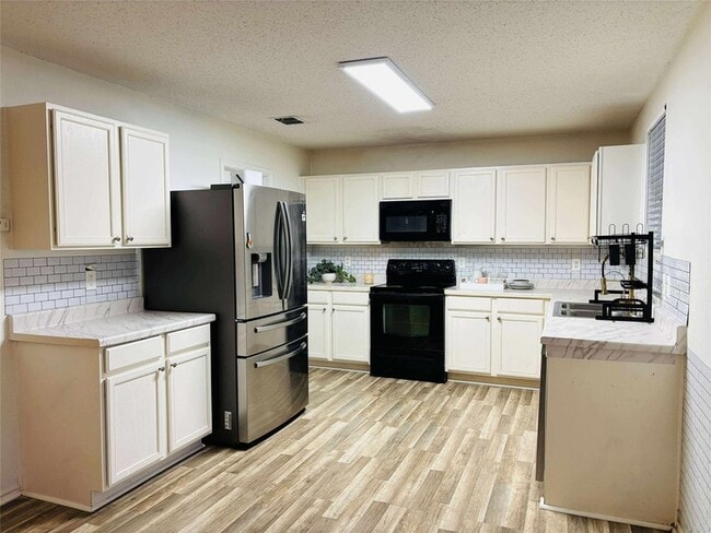 Building Photo - 16133 Windsong Ct