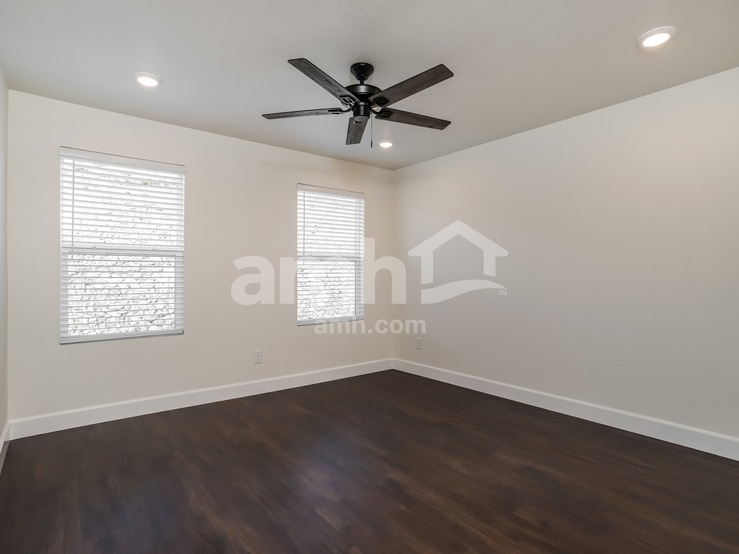 Building Photo - 1471 N Barkvine Ave