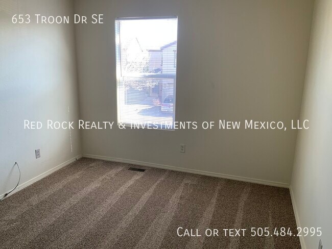 Building Photo - 653 Troon Dr SE