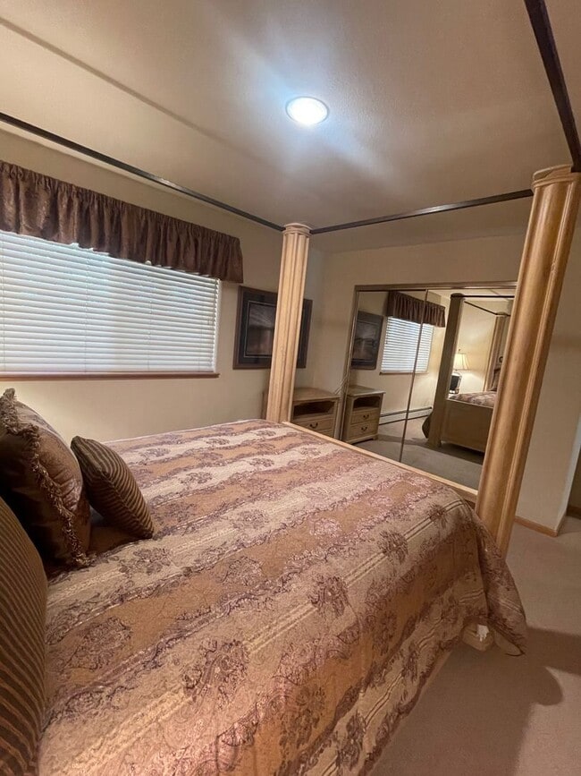 Building Photo - Low Elevation Home