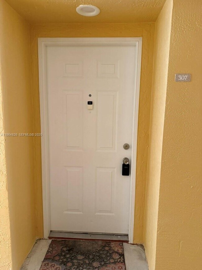 Building Photo - 1450 SE 3rd Ave