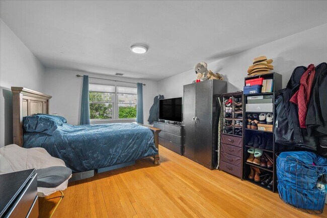 Building Photo - 118 Knollwood Ave