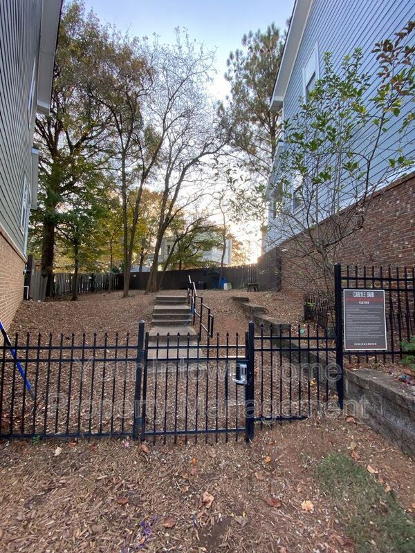 Building Photo - 239 Carlyle Park Dr