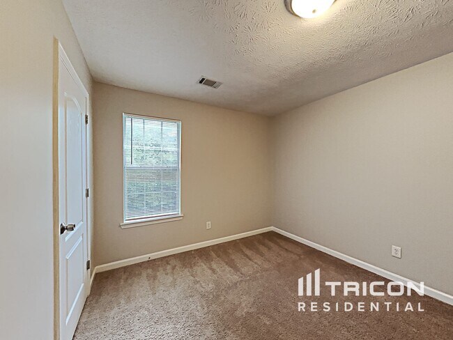 Building Photo - 201 Ranch Ct