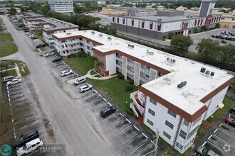 Building Photo - 1310 NW 43rd Ave