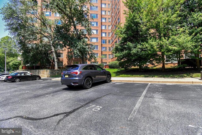 Building Photo - 4000 Tunlaw Rd NW