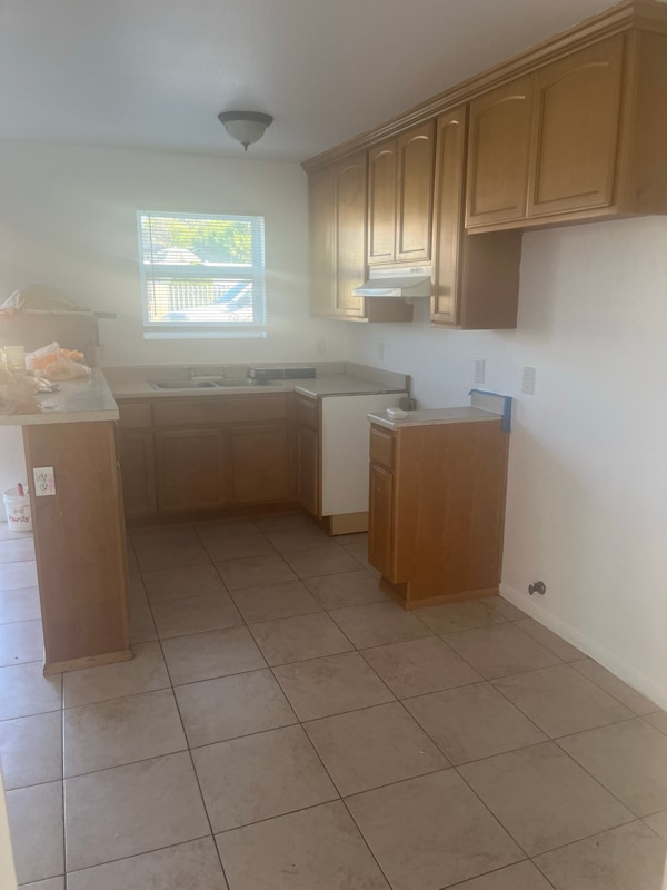 Building Photo - 102 W Hall Ave