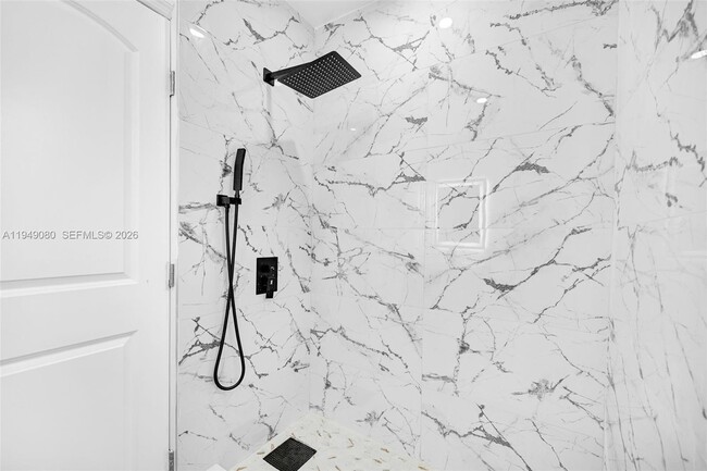 Building Photo - 645 NE 149th St