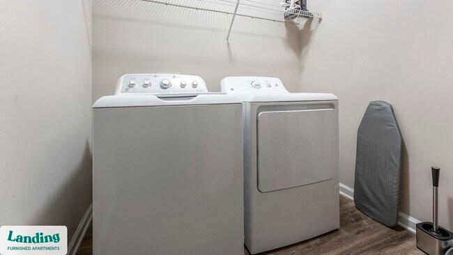 Building Photo - 915 Brentmoor Dr