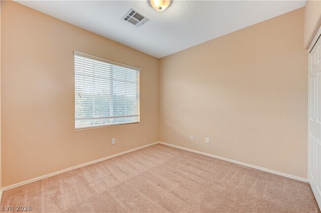 Building Photo - 6868 Sky Pointe Dr