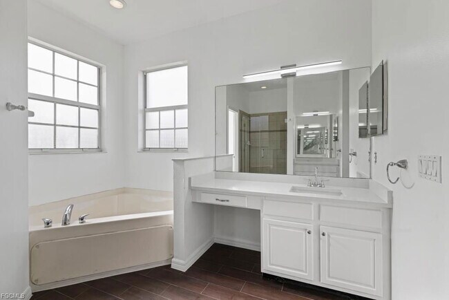 Building Photo - 2800 Amberwood Ln