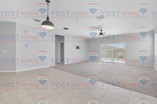 Building Photo - Bright Open Floor Plan with Low-Maintenanc...